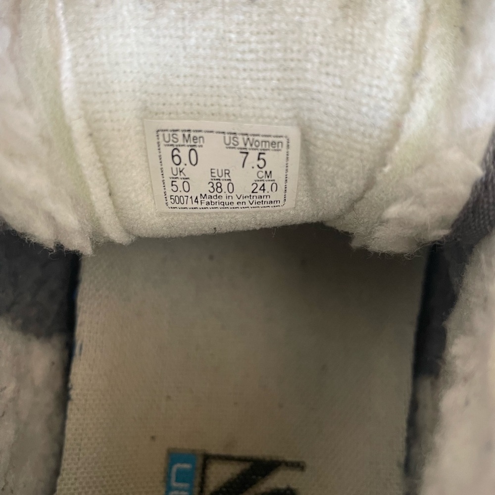 High- Top Vans - Picture 5 of 5